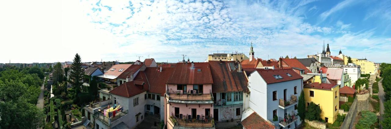 Penzion Na Hradbach Лоуни Экстерьер фото